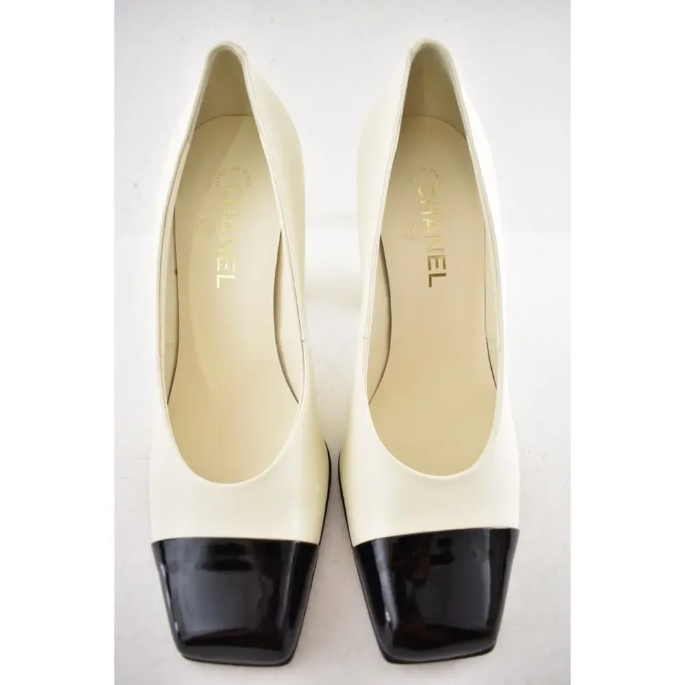 Chanel 26S Blazy Ivory Black Square Toe CC Gold Logo Block Heel Classic Pump 41